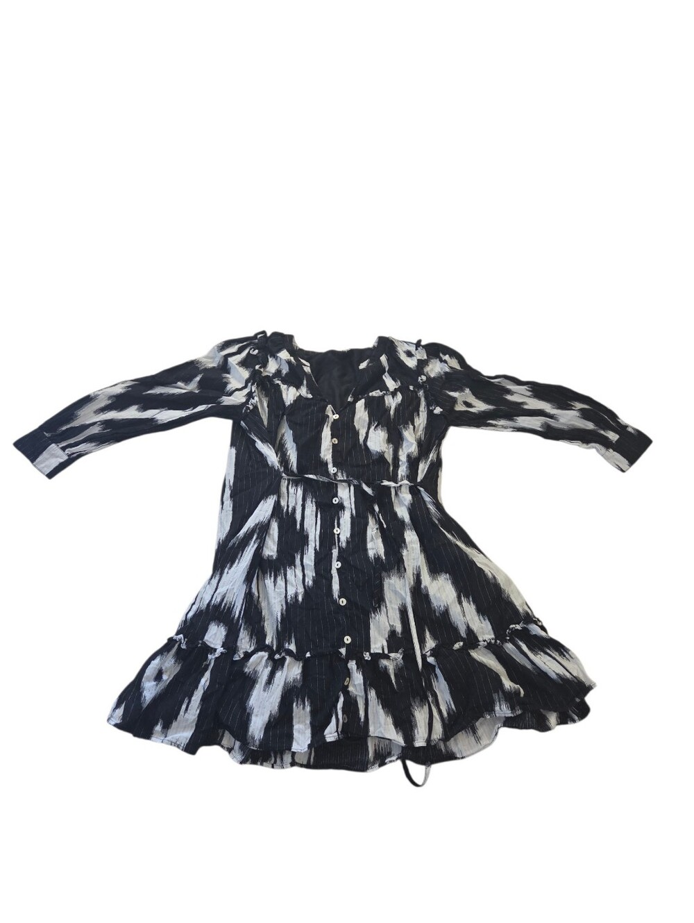 Maurices black/white printed lined, long sleeved ruffled V-neck dress, L. EUC